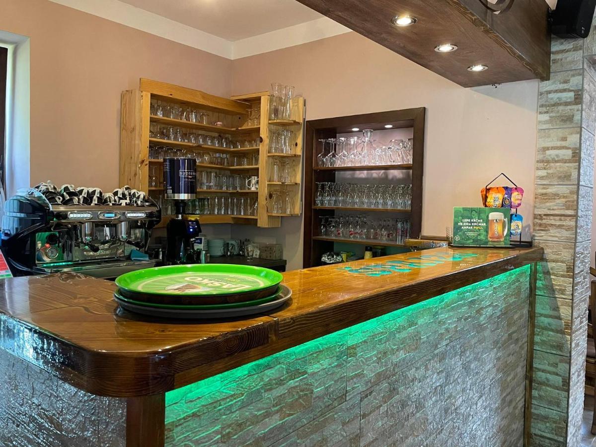 Hostel In Picerija Spajza Мойстрана Екстериор снимка